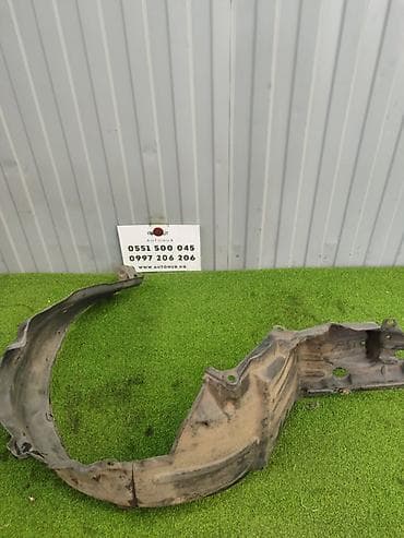 Подкрылок Передний правый Nissan, 2002 г.