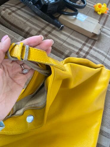 сумка ручной работы из натуральной кожи: Продаю 💯 % кожаную сумку Брали за 10000сом Продаю за 1500 сом Б/У — 3