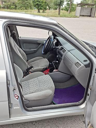 step wgn: Volkswagen Pointer: 2004 г., 1 л, Механика, Хэтчбэк — 8