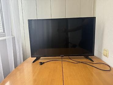 часы с экраном: Телевизор Skyworth, диагональ около 32" (80 см). Состояние — 1