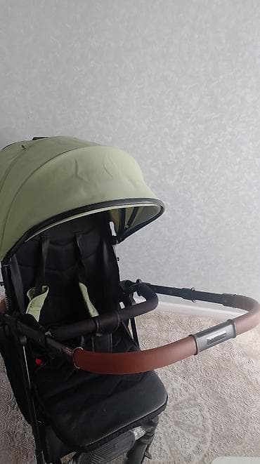 Прогулочная коляска - Просторное сиденье с мягкой прошивкой и