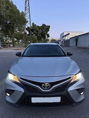 Toyota Camry: 2018 г., 2.5 л, Автомат, Бензин, Седан