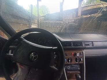 Mercedes-Benz W124: 1986 г., 2.6 л, Автомат, Бензин, Седан — 3
