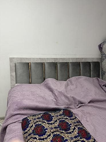 Двуспальная кровать с мягким изголовьем - Современное изголовье с