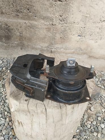 mercedes benz e class w210: Подушка мотора Honda Б/у — 3