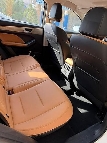 машиный: Haval Jolion, белый кроссовер. 2023г Обьем 1,5. Пробег 300 км,робот — 5