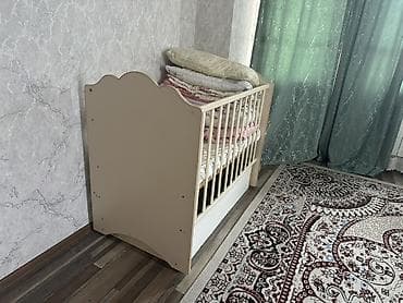 bunk bed: Детская кроватка из дерева/МДФ с продуманной конструкцией. - — 1