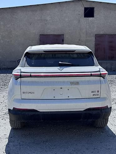 b class: Электромобиль Neta U pro (кроссовер), белый цвет кузова. Основные — 4