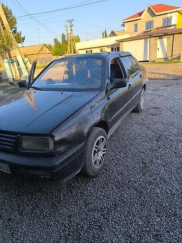 Унаа: Volkswagen Vento: 1993 г., Кол менен иштөөчү, Бензин, Седан — 1