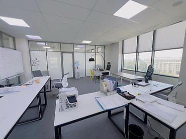 на первой линии: Аренда офисов, 250 м², В бизнес центре, С видом на горы — 4