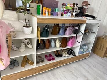 оборудование в бутик: Элегантная вешалка для одежды в золотистом цвете, идеально подходит — 5