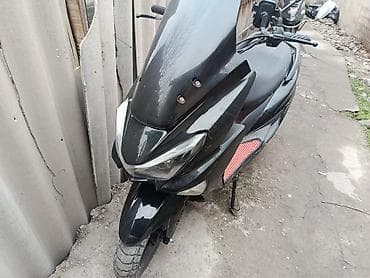 мотор для скутер: Скутер/максискутер черного цвета с высоким ветровым стеклом — 2
