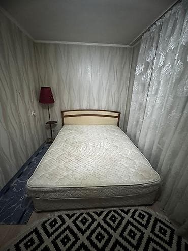 для окна: Двуспальная кровать, Б/у, С матрасом, длина - 200 см — 1