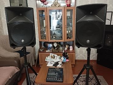 behringer um2: Комплект звукоусиления для мероприятий: - Две активные акустические — 5
