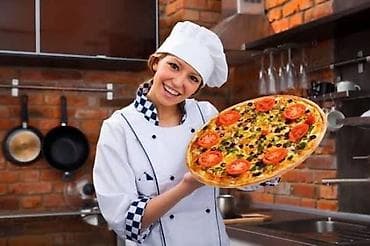 Пицца ручной работы - Тесто тонкое, воздушное, выпекается в печи до
