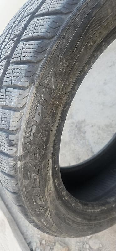 89 2: Зимняя шина 215/50 R17 - Размер: 215/50 R17 (указан на боковине). - — 1