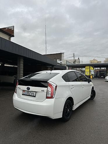 toyo: Toyota Prius: 2013 г., 1.8 л, Вариатор, Гибрид, Хэтчбэк — 2