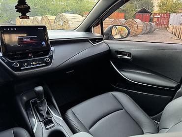 тае: Toyota Corolla: 2019 г., 1.8 л, Вариатор, Гибрид, Седан — 6