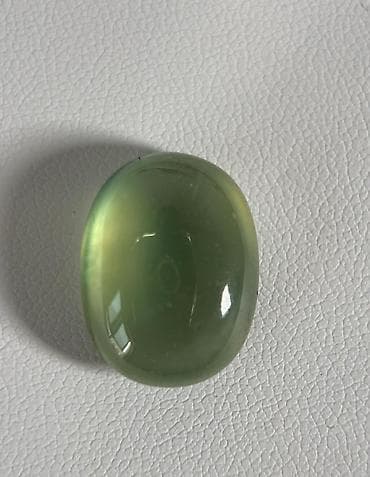 Зелёный полупрозрачный кабошон. - Материал: гладко отполированный