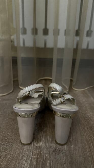 турецкая женская обувь больших размеров: Продаю кожаные Турецкие босоножки.В отличном состоянии!Размер 37.Цена — 3