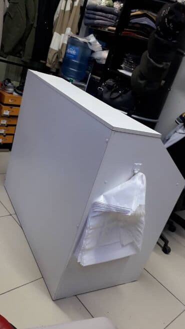 человек паук форма: Кассовый стол, 120 см* * 60 см* 75 см, Б/у — 2