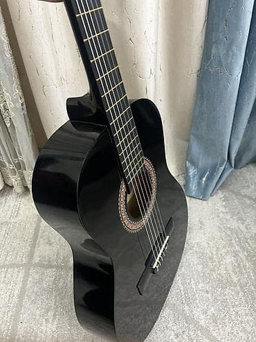 adaltis guitar: Классическая акустическая гитара 4/4, черный глянец. - Корпус формата — 2