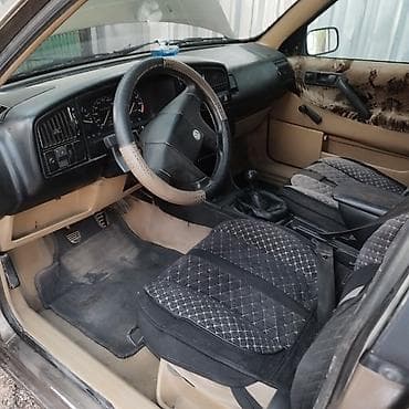 обмен на левый: Volkswagen Passat: 1990 г., 1.8 л, Механика, Бензин, Хэтчбэк — 5