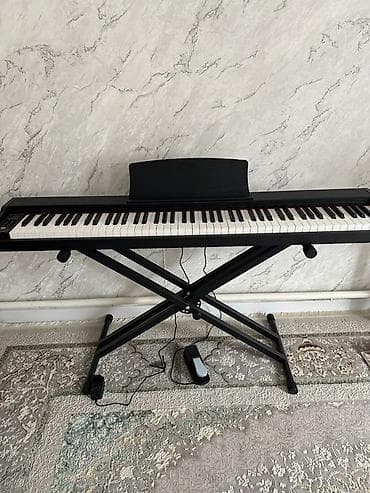 Комузы: Цифровое пианино с полновзвешенной клавиатурой (88 клавиш), на — 1