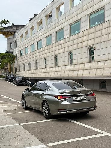 Lexus ES: 2021 г., Автомат, Бензин, Седан — 7