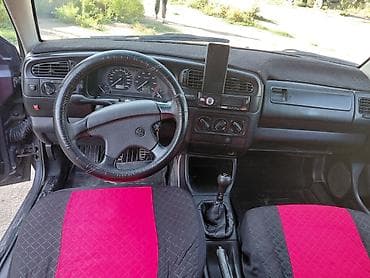 Продажа авто: Volkswagen Vento: 1993 г., 1.8 л, Механика, Бензин, Седан — 5