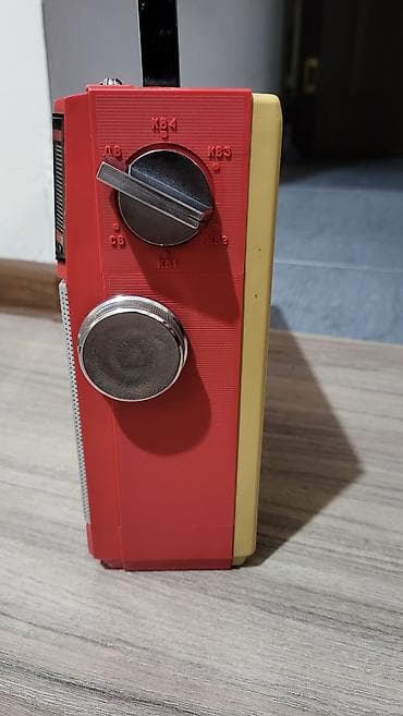 обычный телефон: Очень редкое в красном цвете винтажное радит VEF 317, в отличном — 10