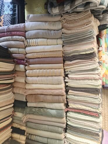 белая ночная сорочка: Комплект махровых халатов в подарочной упаковке. Набор включает два — 3