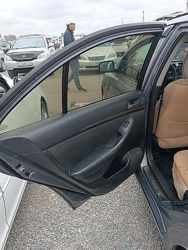 Транспорт: Toyota Avensis: 2003 г., 1.8 л, Механика, Бензин, Седан — 10