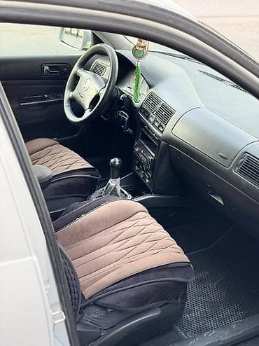 Транспорт: Volkswagen Golf: 2000 г., 1.6 л, Механика, Бензин, Хэтчбэк — 10