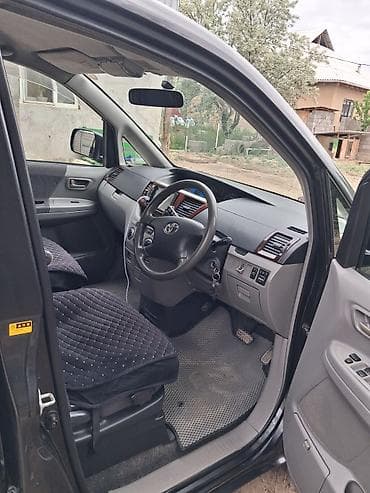 Toyota Noah: 2004 г., 2 л, Автомат, Бензин, Минивэн — 6