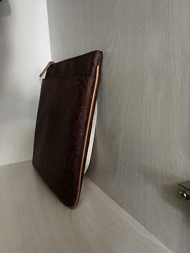 барсетки майкл корс: Барсетка - Формат: вертикальная планшетка/кроссбоди. - Материал — 5