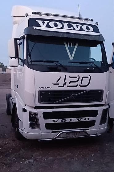 волва квадрат: Тягач, Volvo, 2003 г., Без прицепа — 1