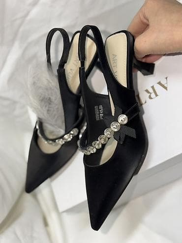 Угги: Элегантные женские туфли-сланги с открытой пяткой и острым носком. - — 2