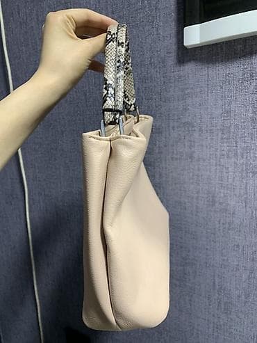 butun barsetka: Женская сумка-тоут из мягкой экокожи в бежевом цвете. Компактная форма — 1