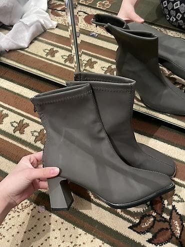 Продаю новые Женские ботильоны-носки на каблуке - Цвет