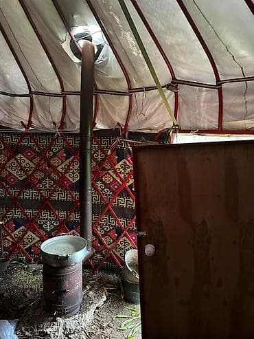 Юрта традиционного типа - Диаметр ориентировочно 5–6 м, низкие — 5