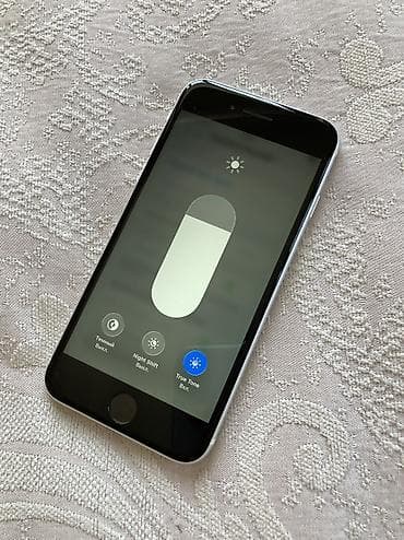 iphone xt: IPhone SE 2020, Б/у, 64 ГБ, Белый, Чехол, 98 % — 8