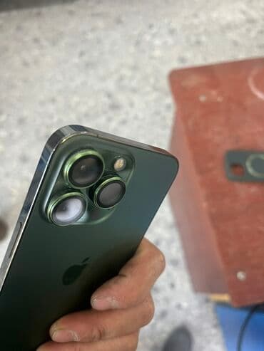 IPhone 13 Pro, Б/у, 128 ГБ, Зеленый, Защитное стекло, Зарядное устройство, Чехол, 79 %