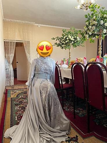 Свадебные платья и аксессуары: Свадебное платье, S, Дизайнерское, Со шлейфом, Б/у — 2