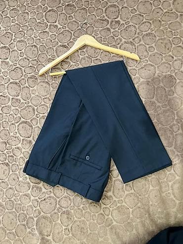 класический костюм: Классический костюм-брюки Цвет темно синий Размер 48 Состояние — 3