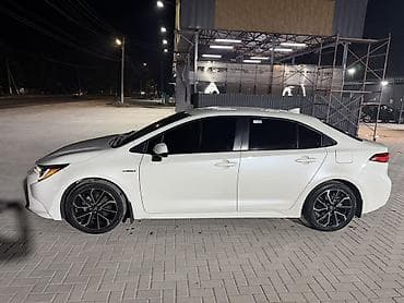 Транспорт: Toyota Corolla: 2020 г., 1.8 л, Гибрид, Седан — 4