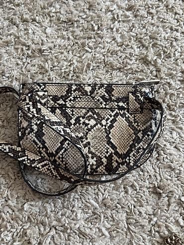 Личные вещи: Стильная поясная сумка Zara с трендовым змеиным принтом Цена: всего — 2