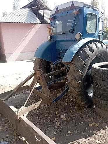 кун трактора: Трактор т40 колесный 4x4, синего цвета, с закрытой кабиной — 4