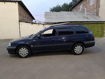 Унаа: Toyota Avensis: 2001 г., 2 л, Кол менен иштөөчү, Дизель, Универсал — 4