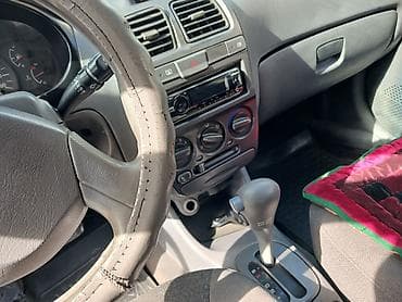 hyundai aventa: Hyundai Accent: 2004 г., Автомат, Бензин, Седан — 4